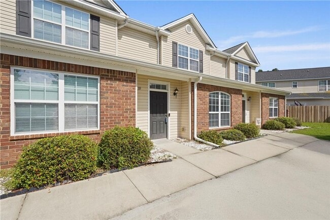 Photo - Spacious 3-Bedroom Townhouse in Prime Savannah Location, Move-in Special: FREE RENT for December!!