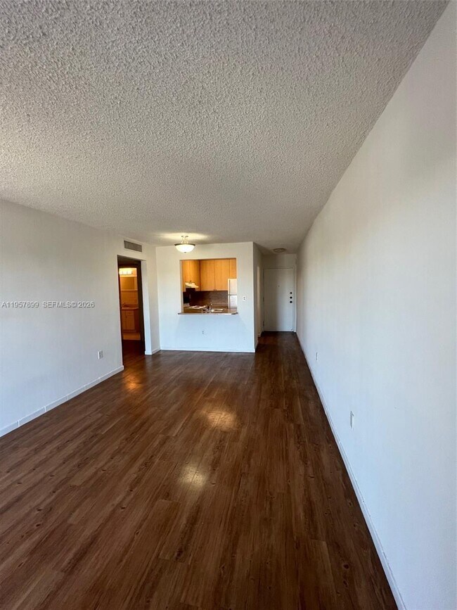 Photo - 2500 SW 6th St Unidad 503