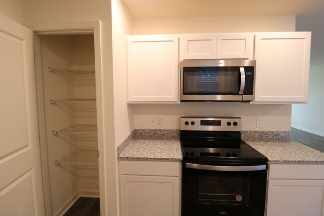 Photo - 757 Whitney Rd