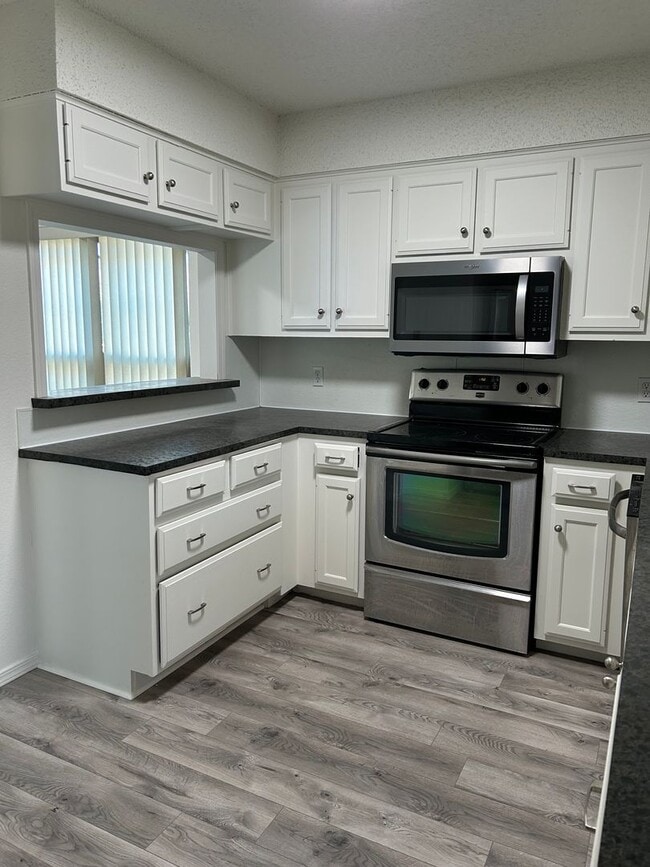 Photo - Beautiful Duplex in Esmond Estates