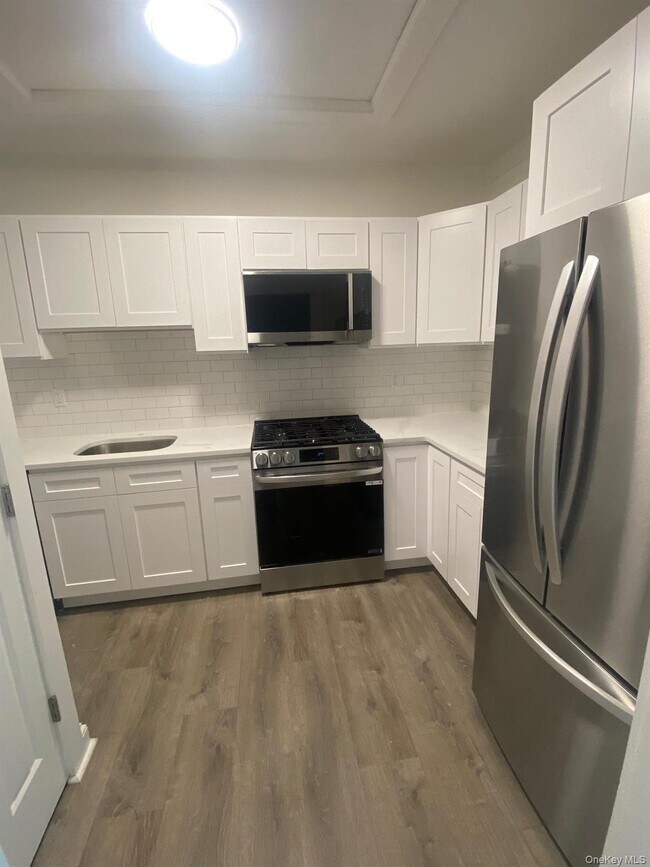 587 E Main St Unit 2