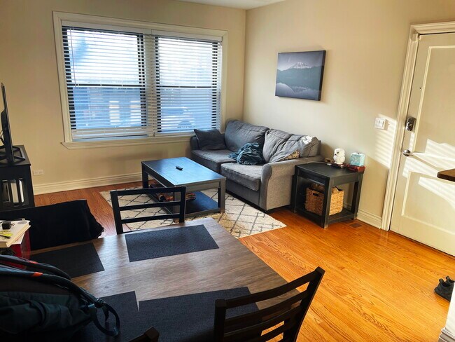 Photo - 3437 N Lakewood Ave Unit 1