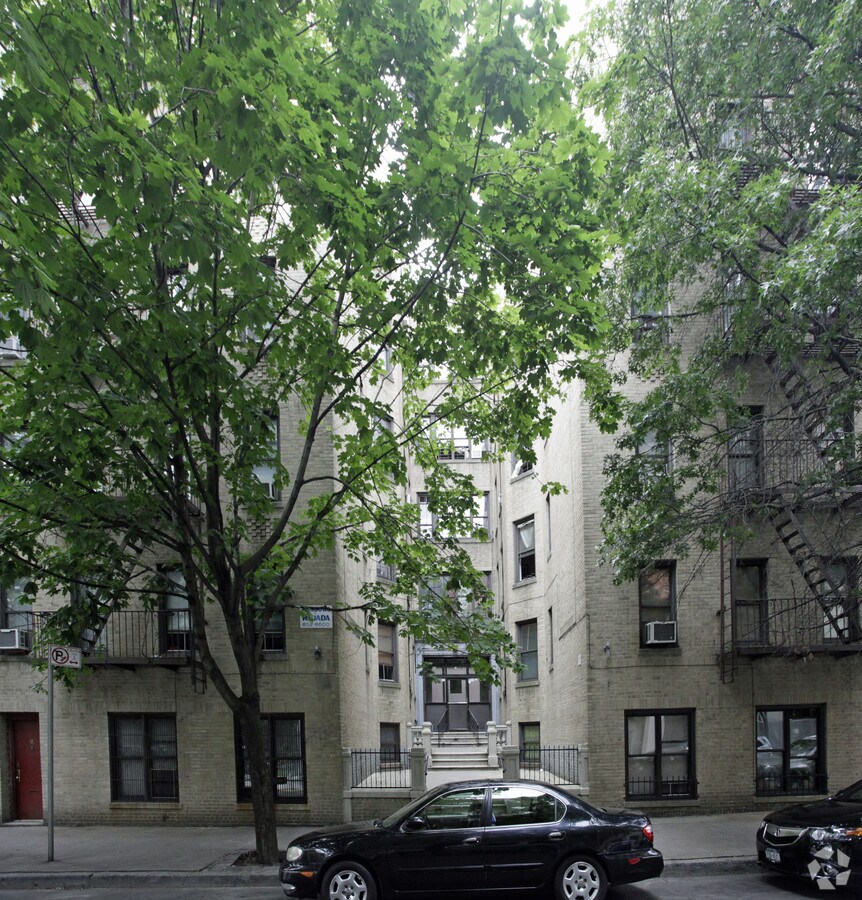 Photo - 44 E 208th St