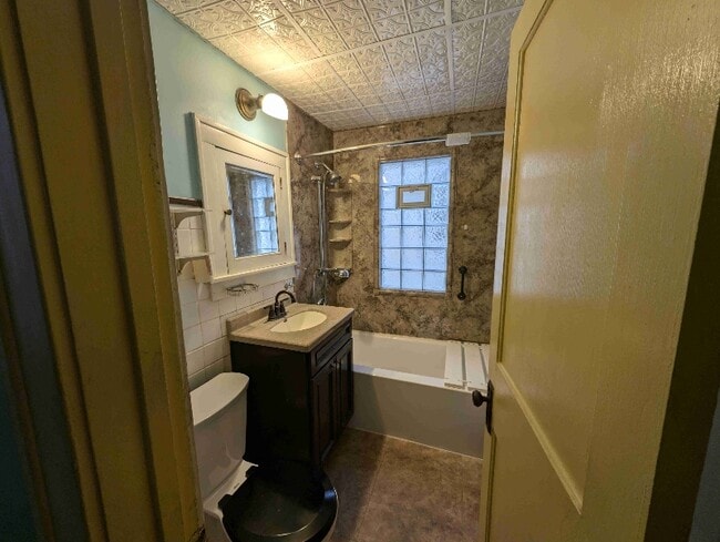 Photo - 2024 S 69th St