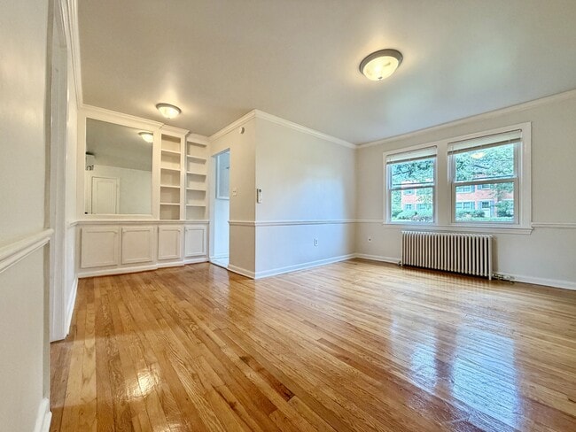 Building Photo - 914 Green St Unit 2