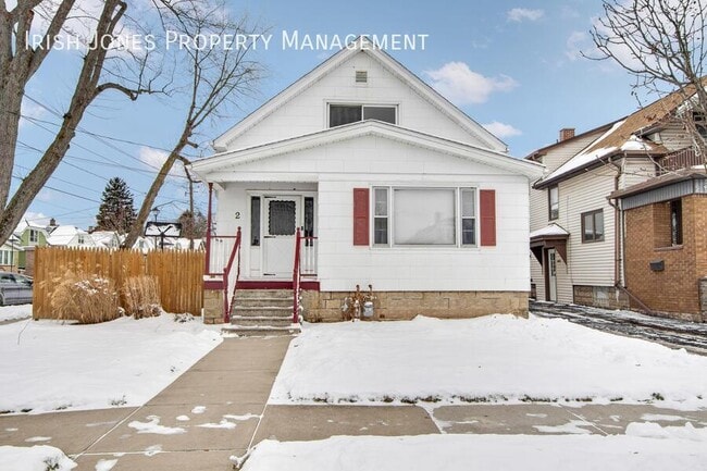 Building Photo - 2 Rowland Ave Unit Apt. 2