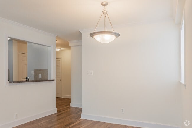 2BR, 2BA - 1066SF