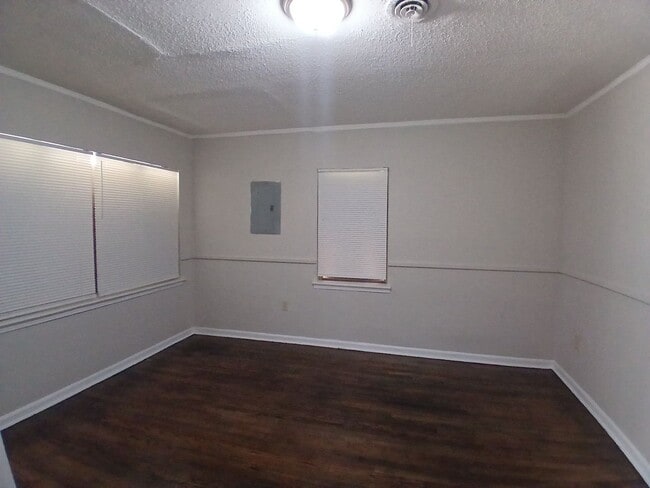 Photo - Renovated 2 bedroom 1 bath Duplex - Open T...