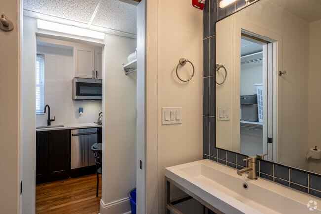 Studio, 1BA - 350SF