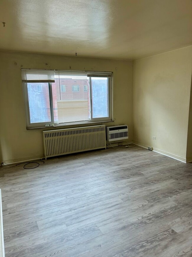 Photo - Top Floor 2 Bedroom Apartment in Shadyside Unit C33