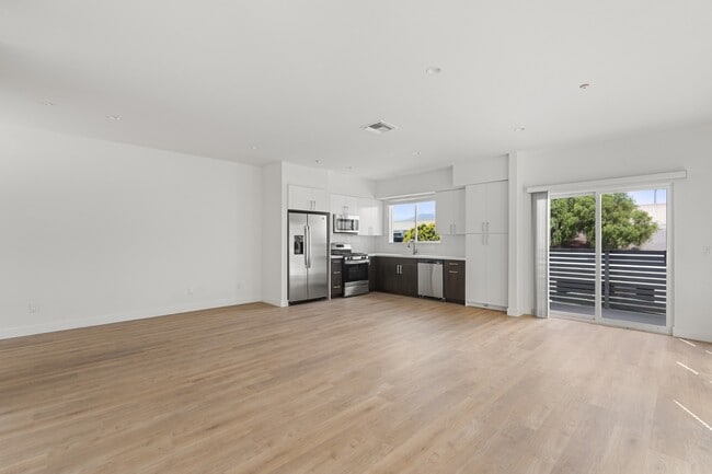 Modern Kitchen and Dining Space at Reserve at Chino Hills Apartments in Chino Hills, CA 91709