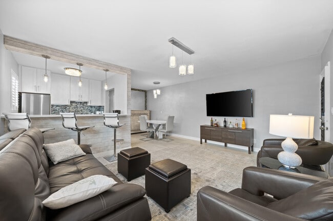 Photo - 624 Orton Ave Unit 9