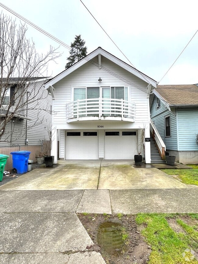 Building Photo - Sellwood Single Unit Building, 2nd Story A... Rental