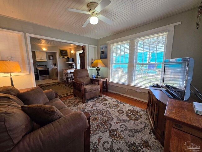 Photo - 430 S 1st St