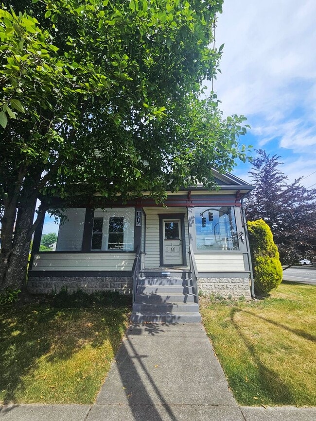 Building Photo - Charming 5-Bedroom Home with Updated Kitchen, & Bath in Fairhaven!