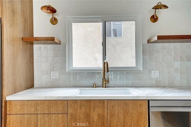 Photo - 1569 Wesley Ave