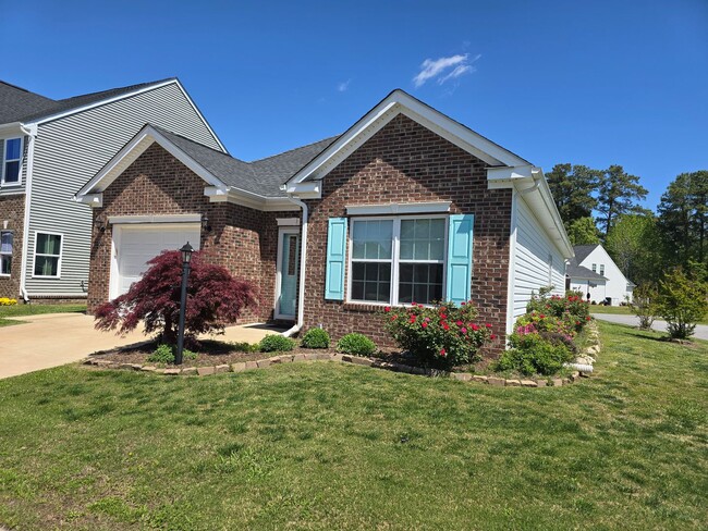 Charming Two Bed, 2 Bath Home in Desirable... - Charming Two Bed, 2 Bath Home in Desirable...