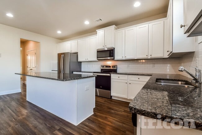 4392 Bella View Dr