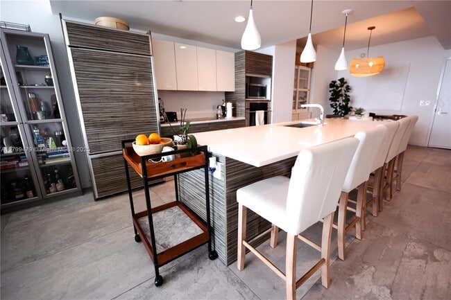 Photo - 460 NE 28th St Unidad 2605