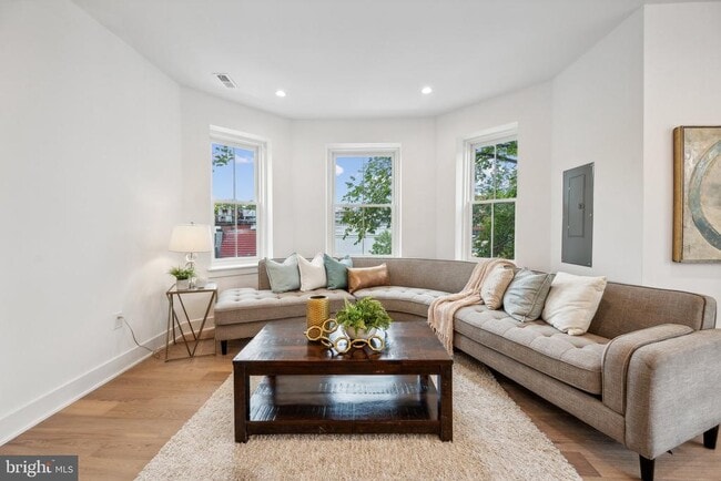 Building Photo - 1614 Kilbourne Pl NW Rental