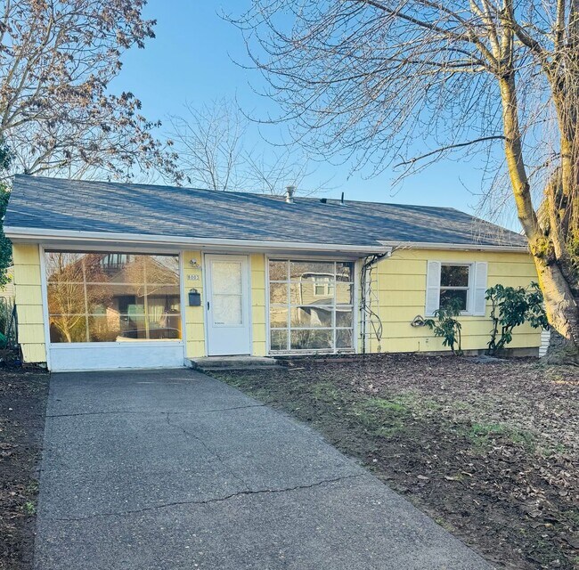 Building Photo - $500 Move-In Special | Kenton 3-Bed, 2-Bath Home with Yard & Washer/Dryer