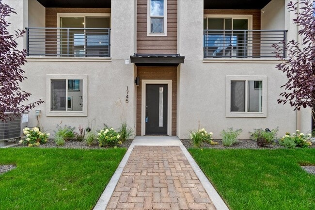 Building Photo - BRAND NEW 3 bed 3.5 bath townhouse