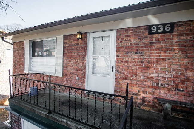 Building Photo - 936 Chadwick Dr Unit 1