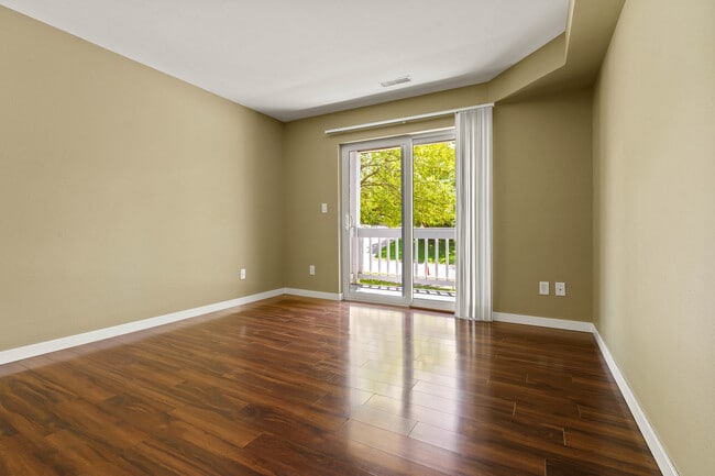 Photo - Oakcrest Condominiums