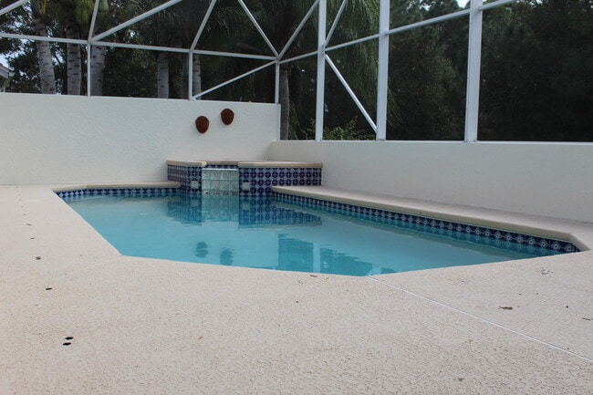 Photo - 639 SW Lake Charles Cir