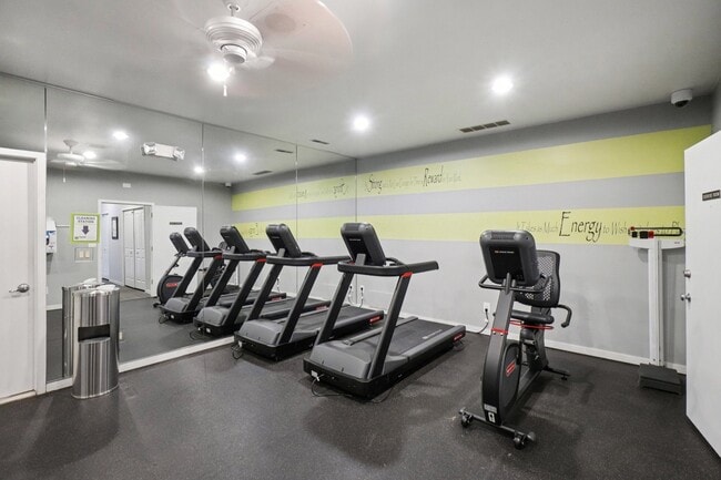 Gimnasio abierto las 24 horas en Eastwood Village Apartments en Clinton Township - Eastwood Village Apartments