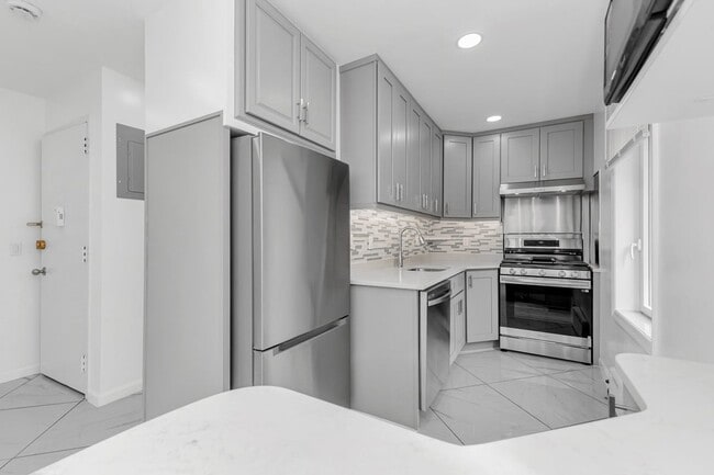 Photo - 318 E 62nd St Unit 5A