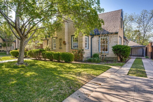Photo - A Stunning, Updated Home in the heart of Dallas