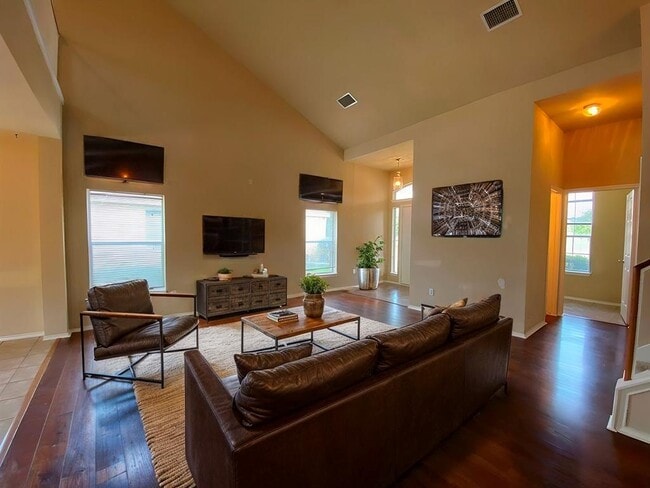 Photo - 1005 Gentry Dr