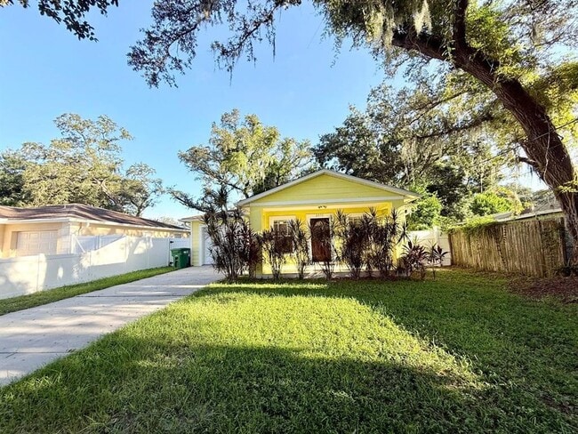 Building Photo - 2311 W Henry Ave Rental