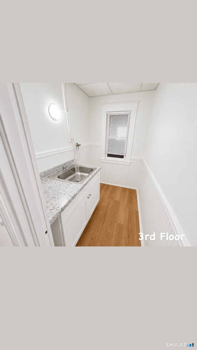 Photo - 18 Buell St Unit 3