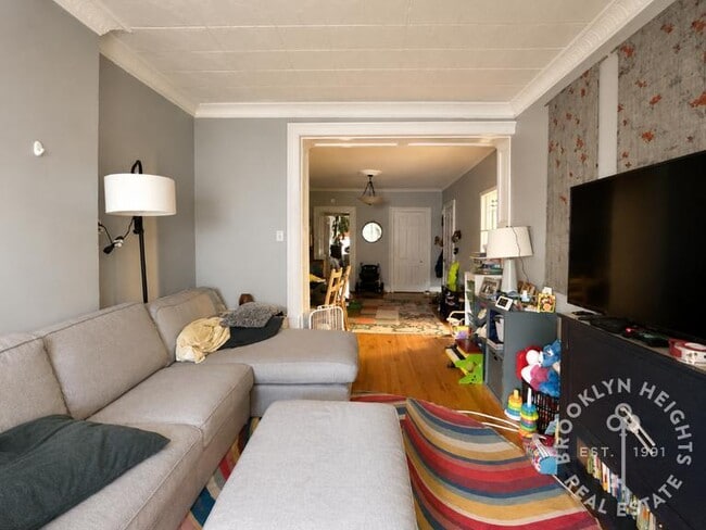 Building Photo - Floor-Through 1BR + Den – Top Floor Brownstone – Sun-Filled – Prime Location
