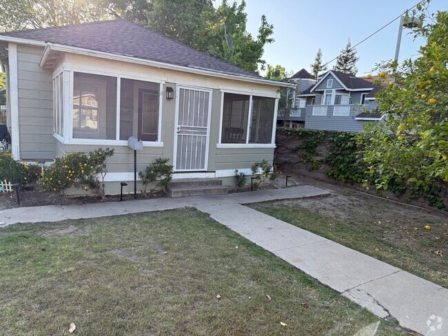 Building Photo - 344 S Orange St Rental