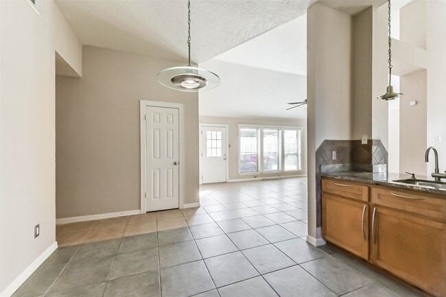 Photo - 2533 Potomac Dr