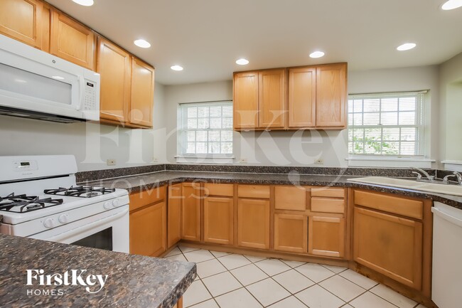 Photo - 1399 Sheridan Rd