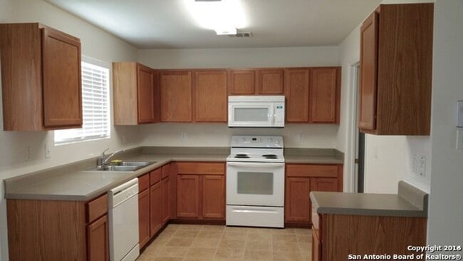 Photo - 3 Bedroom/2.5 Bath Bluffs of Lookout Canyon Subdivision