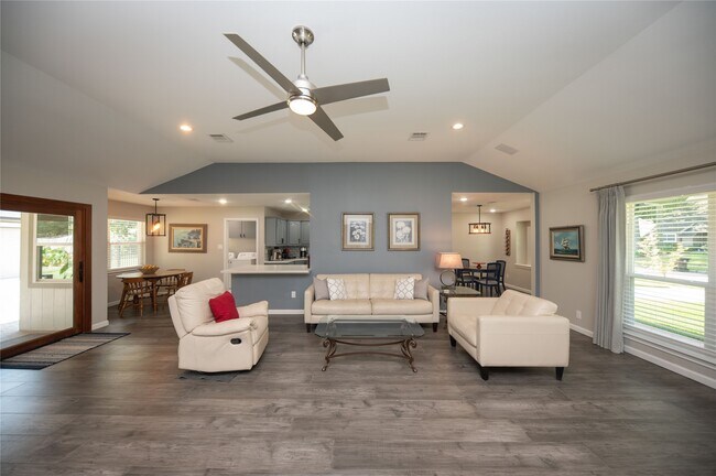 Building Photo - 926 Chantilly Ln