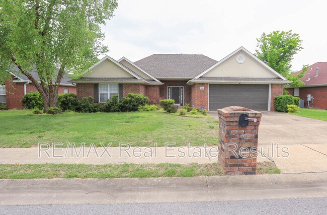 Building Photo - 3606 SE 8th St