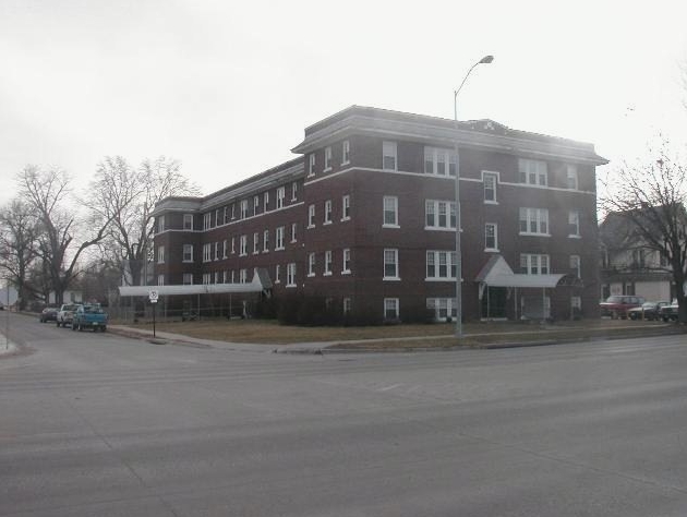 Commodore Apartments - Commodore Apartments