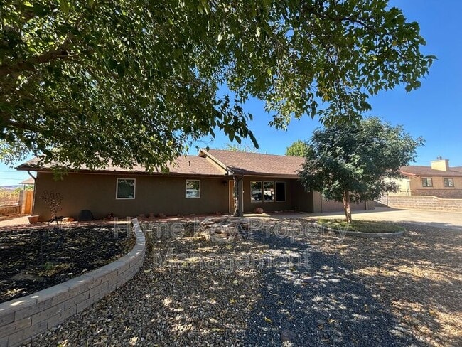 3165 Crestview Dr