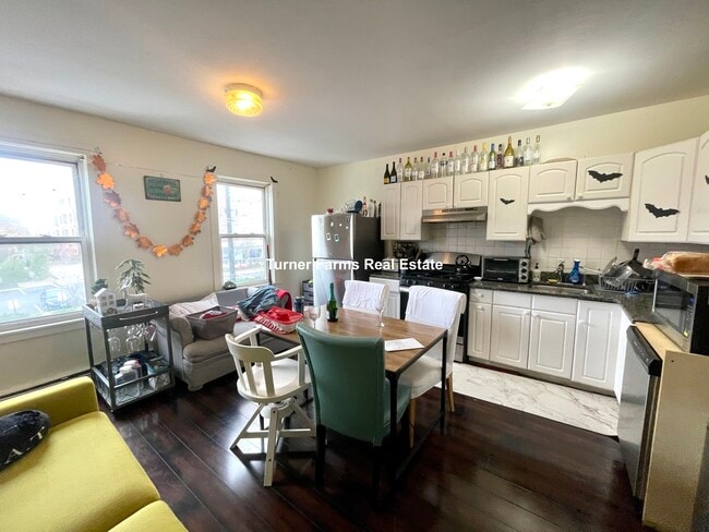 Photo - 1576 Tremont St