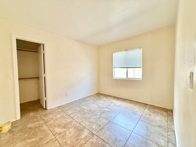 Photo - 2316 E Kelton Ln