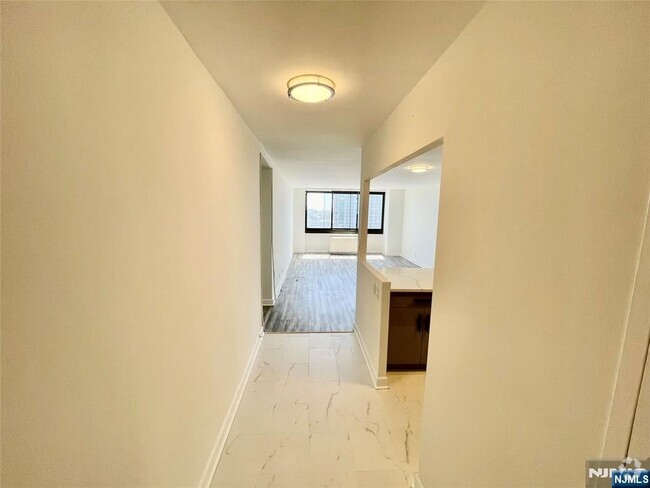 Building Photo - 770 Anderson Ave Rental
