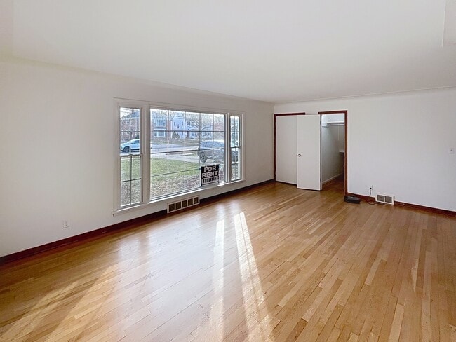 Building Photo - 18411 Chagrin Blvd Unit 2