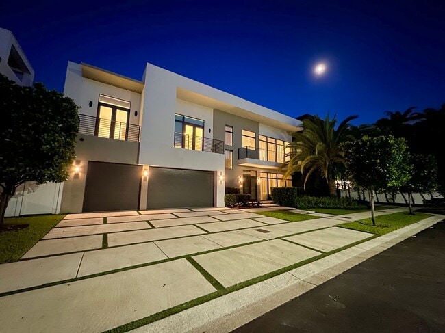 Building Photo - 6811 NW 104th Path Rental