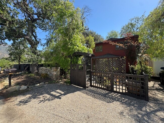 Building Photo - Charming 2 Bedroom Ojai Home with All Utilities Included
